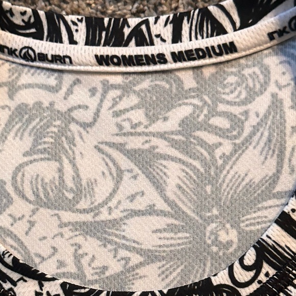 Skull and Roses tech - Picture 3 of 3